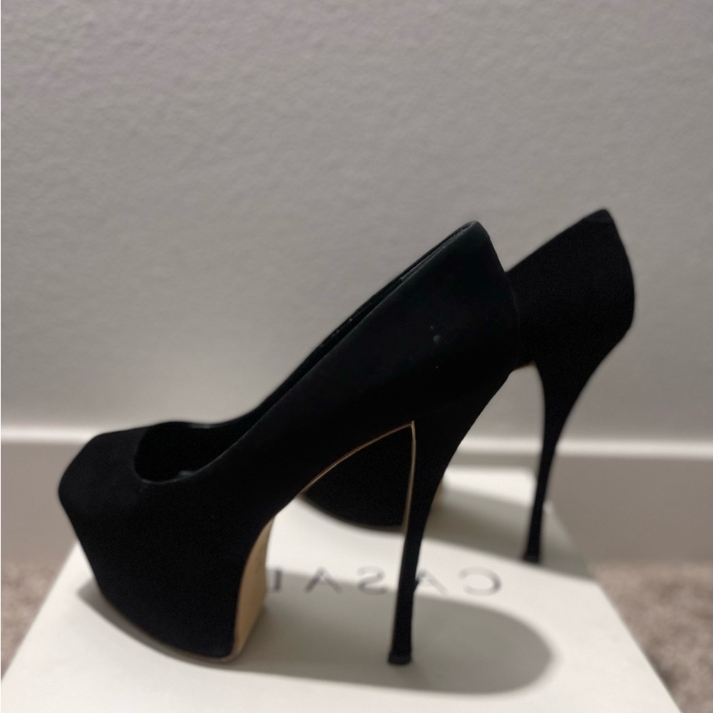 Giuseppe Zanotti.
platform 6,5 cm
insole 25 heels 15 cm - Picture 6 of 11